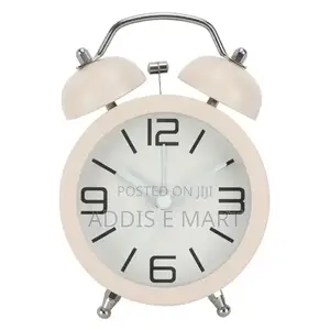 Quartz Alarm Clock በባትሪ የሚሰራ
