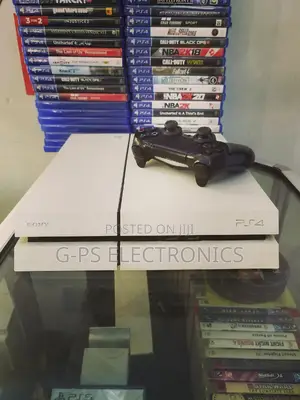 Playstation 4 With 1 Joystick