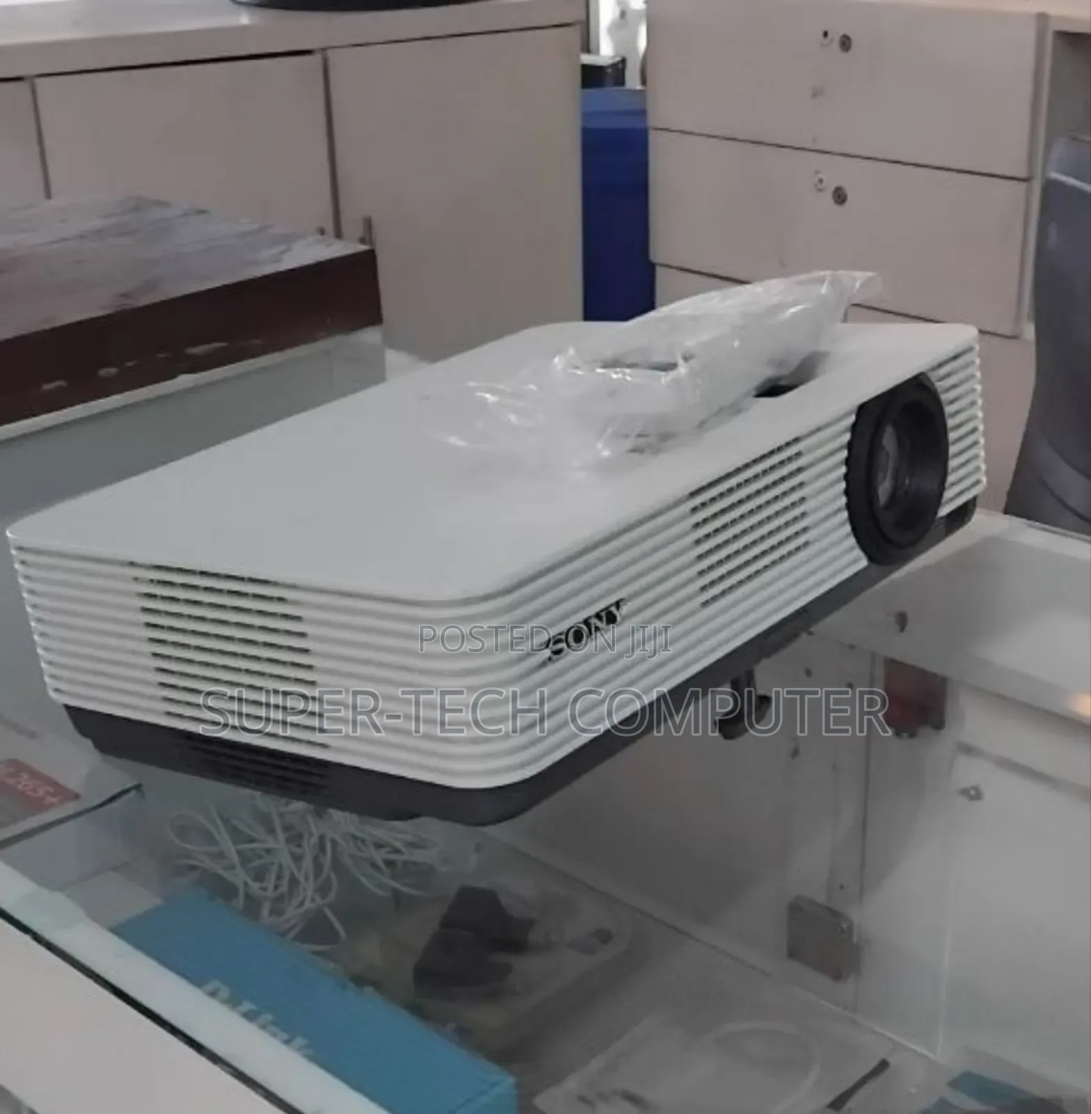 Sony Projector Model VPL-Dx220