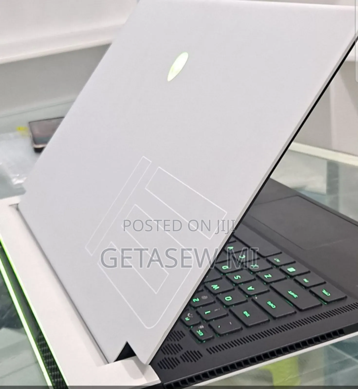 New Laptop Alienware M17x R2 16GB Intel Core I7 SSD 1T