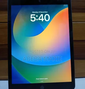 Photo - New Apple iPad 10.2 (2020) 64 GB