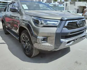 Toyota Hilux 2022 Gray