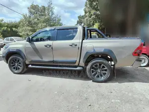 Toyota Hilux 2022 Gray