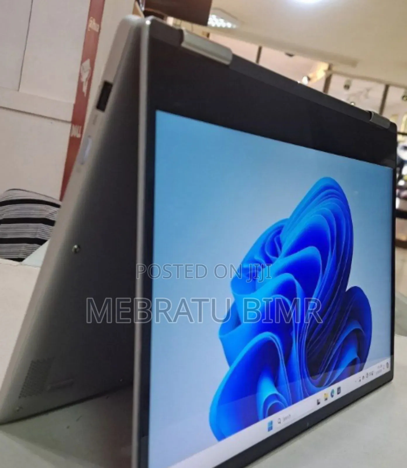 New Laptop Lenovo Yoga 710 8GB Intel Core I5 SSD 512GB