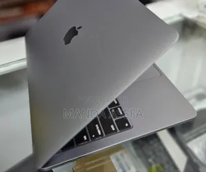 New Laptop Apple MacBook Pro 2017 8GB Intel Core I5 SSD 256GB