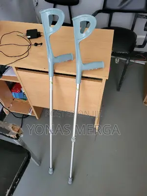 Photo - Adult Forearm Crutches號elbow Crutches鋼crutches for Elders