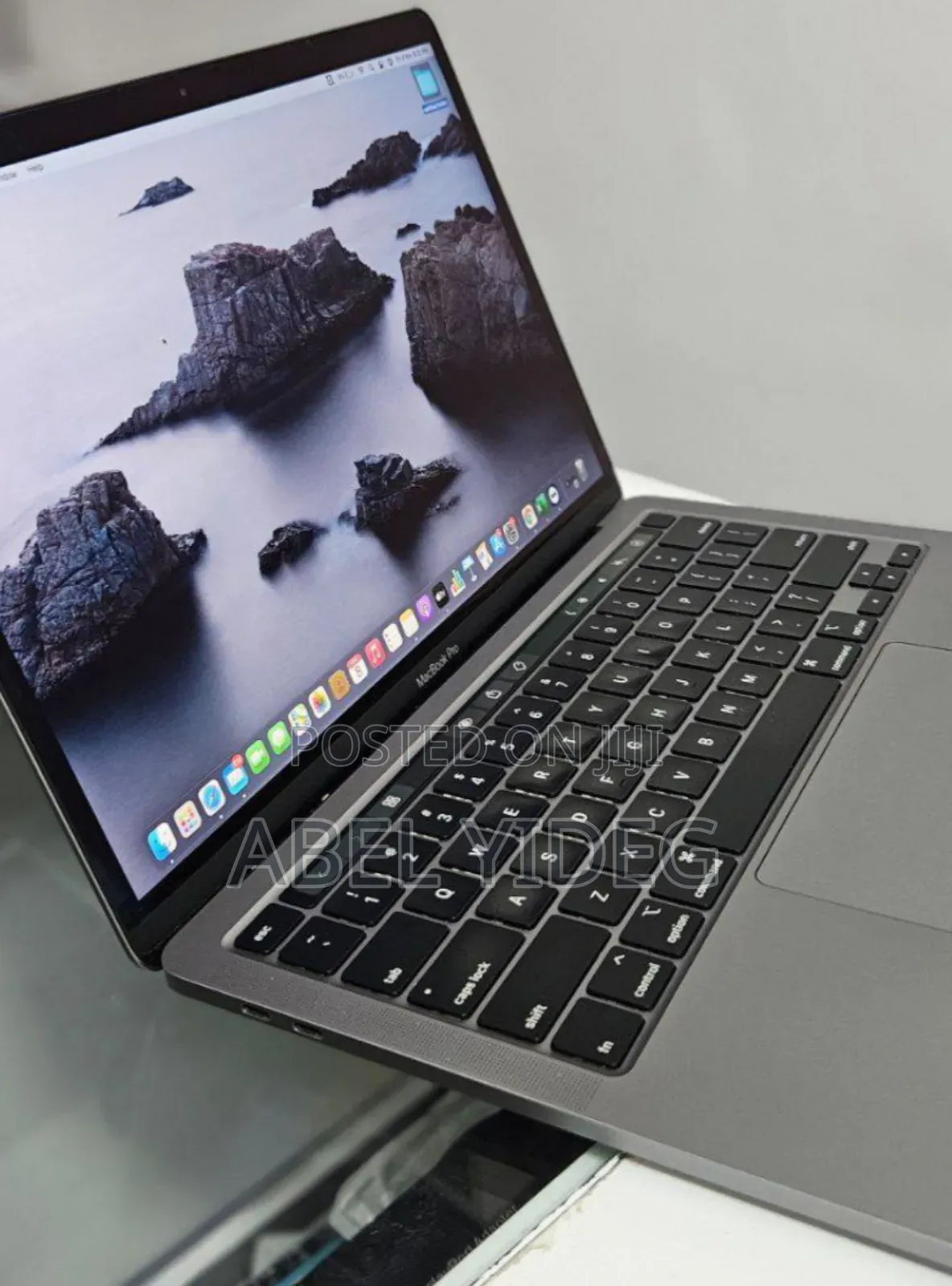 New Laptop Apple MacBook Pro 2017 8GB Intel Core I7 SSD 256GB