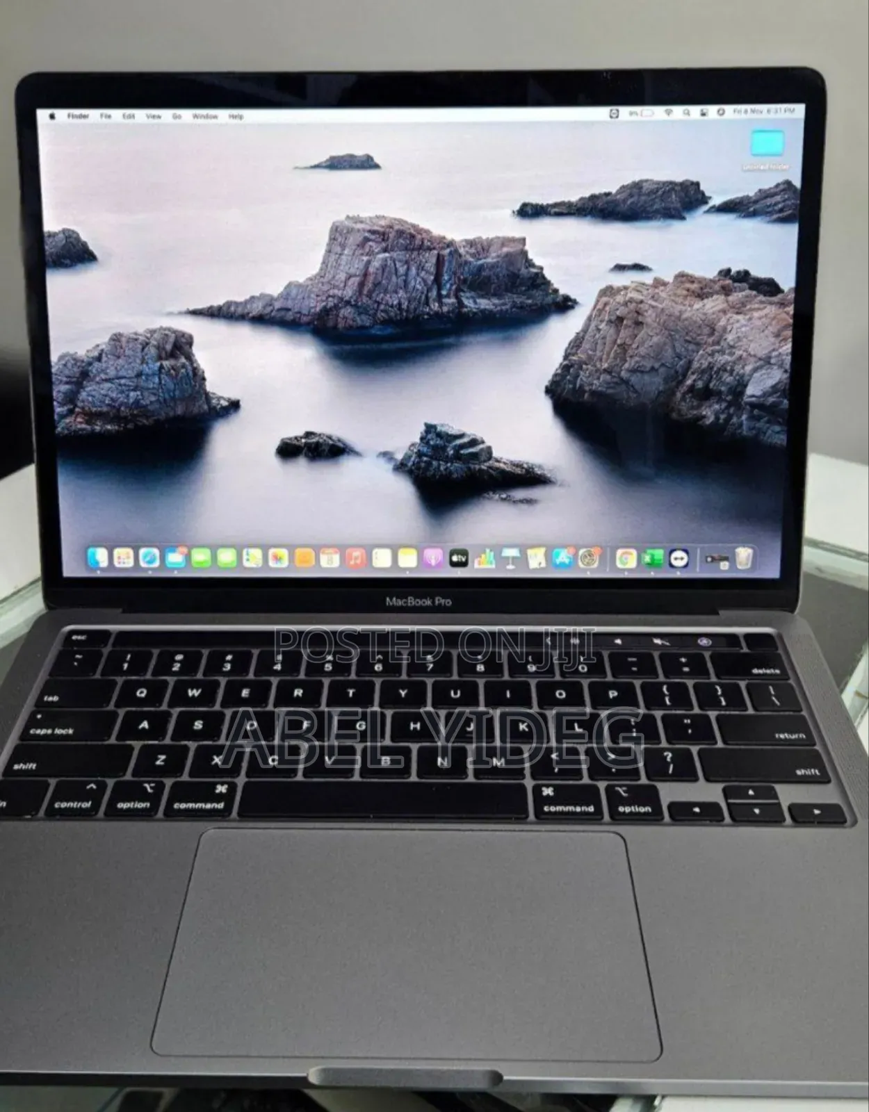 New Laptop Apple MacBook Pro 2017 8GB Intel Core I7 SSD 256GB