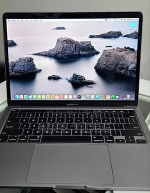 New Laptop Apple MacBook Pro 2017 8GB Intel Core I7 SSD 256GB