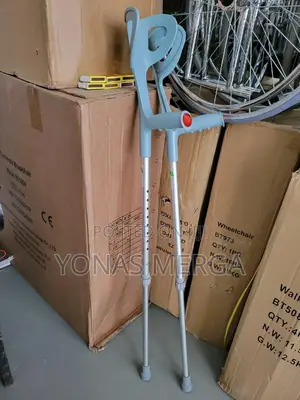 Photo - Aluminium Forearm Crutches兼አጀስቴብል Crutches腦kranch訂crunch