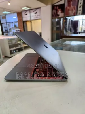 Photo - New Laptop Apple MacBook Pro 2020 16GB Intel Core I5 SSD 512GB