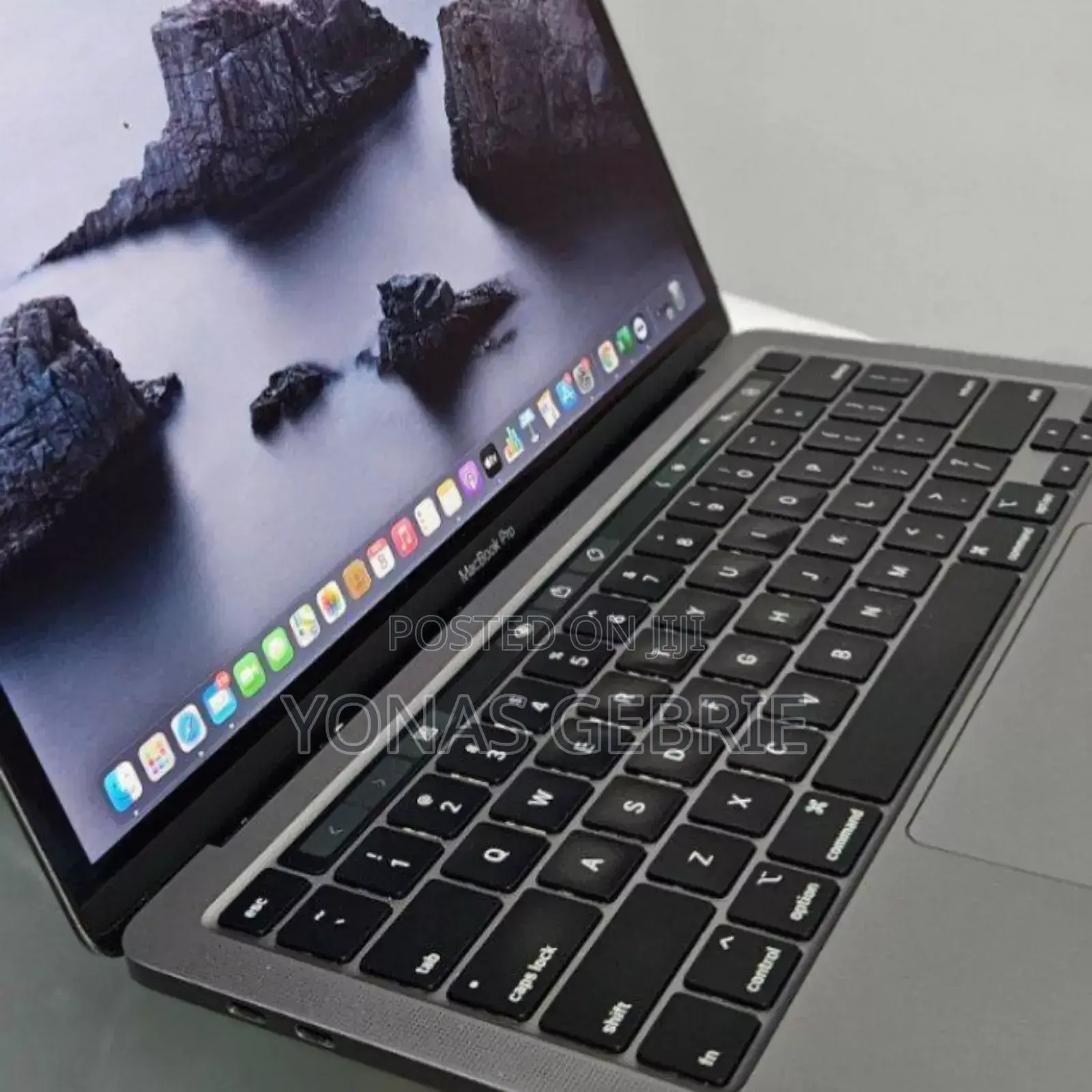 New Laptop Apple MacBook Pro 2017 8GB Intel Core I5 SSD 256GB