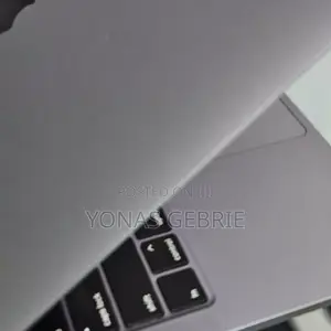 New Laptop Apple MacBook Pro 2017 8GB Intel Core I5 SSD 256GB