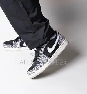 Photo - Jordan 1 “Low Black Cement”