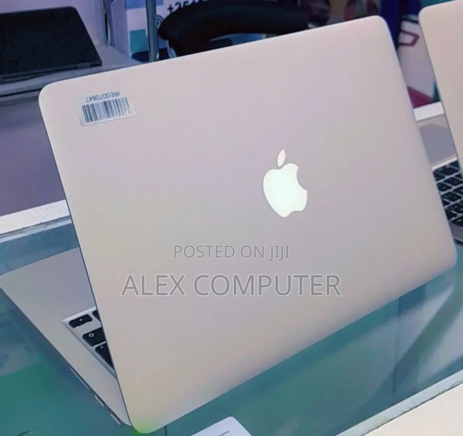 New Laptop Apple MacBook Pro 2015 8GB Intel Core I7 SSD 256GB