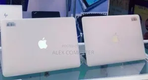 New Laptop Apple MacBook Pro 2015 8GB Intel Core I7 SSD 256GB