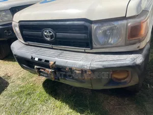 Toyota Land Cruiser 2017 White