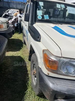 Toyota Land Cruiser 2017 White