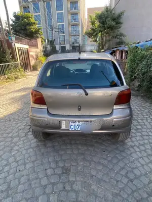 Photo - Toyota Yaris 2004 Gray