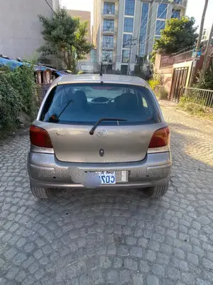 Toyota Yaris 2004 Gray