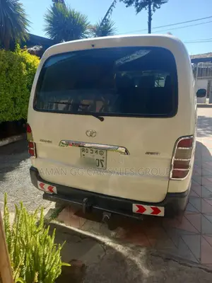 Toyota HiAce 2011 White