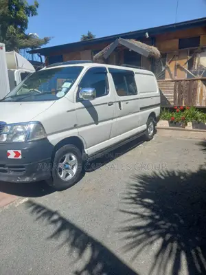 Toyota HiAce 2011 White