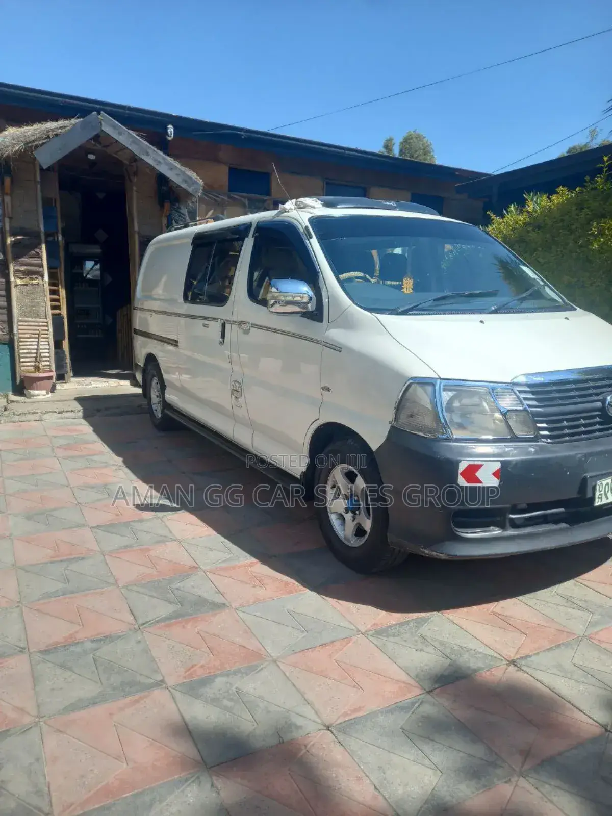 Toyota HiAce 2011 White