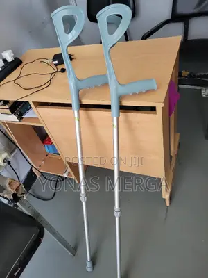 Photo - Crutch Portable Elbow Arm Crutches擬crutches翻elbow Crutches