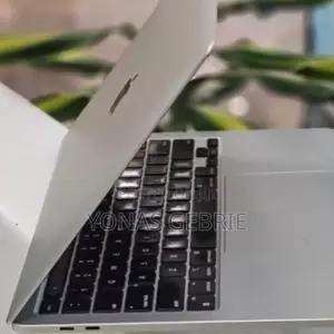 New Laptop Apple MacBook Pro 24GB Apple M2 Ultra SSD 2T