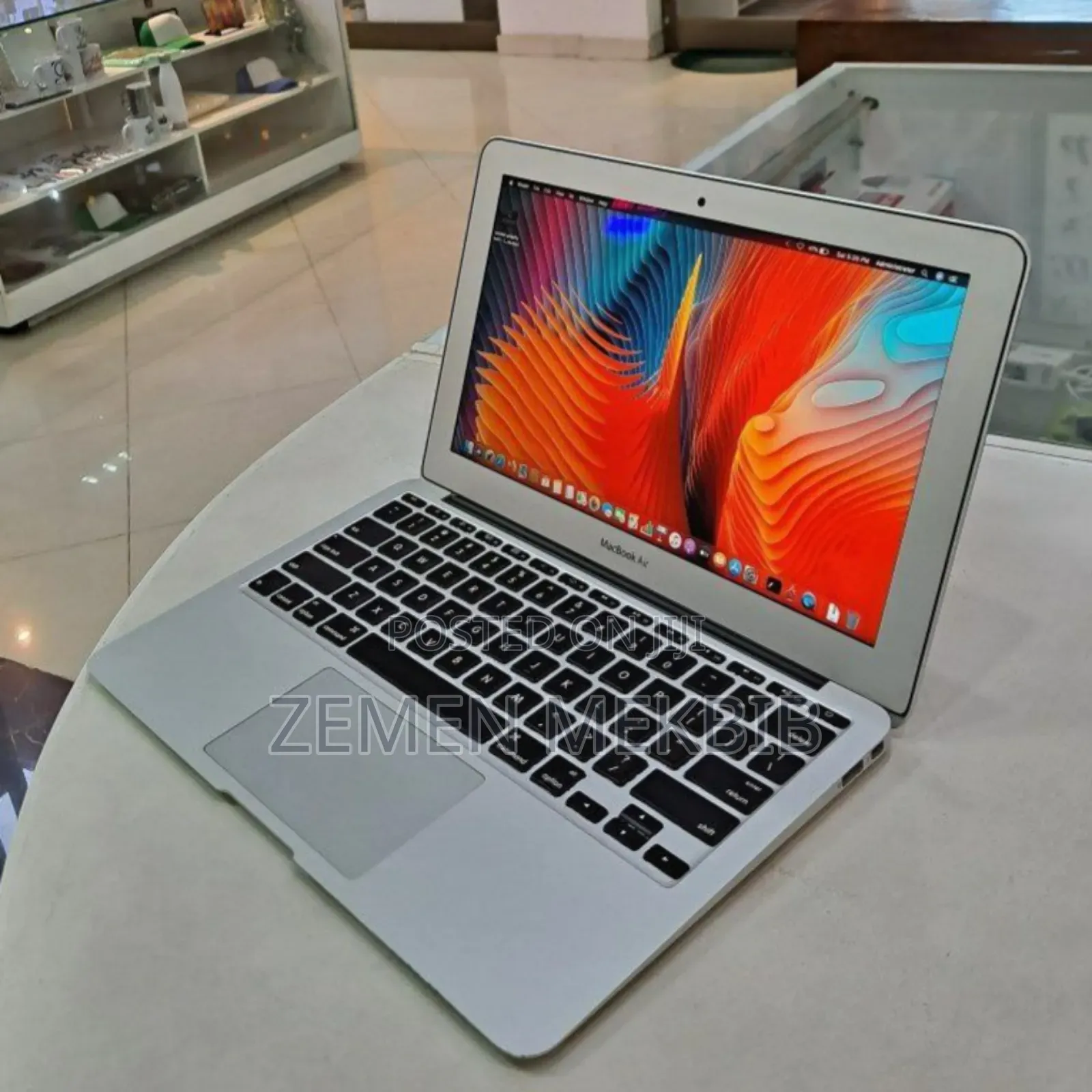 New Laptop Apple MacBook Air 2015 4GB Intel Core I5 SSD 128GB