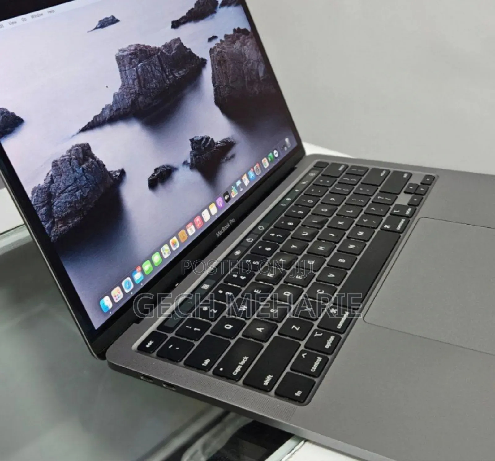 New Laptop Apple MacBook Pro 2017 8GB Intel Core I5 SSD 256GB