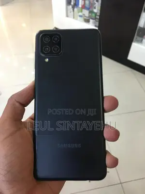 Photo - Samsung Galaxy A12 128 GB Black