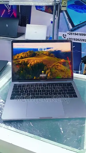 Photo - New Laptop Apple MacBook Pro 2018 8GB Intel Core I5 SSD 256GB