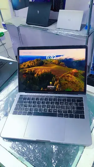 New Laptop Apple MacBook Pro 2018 8GB Intel Core I5 SSD 256GB