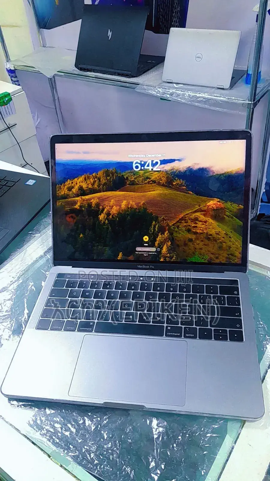 New Laptop Apple MacBook Pro 2018 8GB Intel Core I5 SSD 256GB
