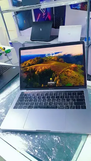 New Laptop Apple MacBook Pro 2018 8GB Intel Core I5 SSD 256GB