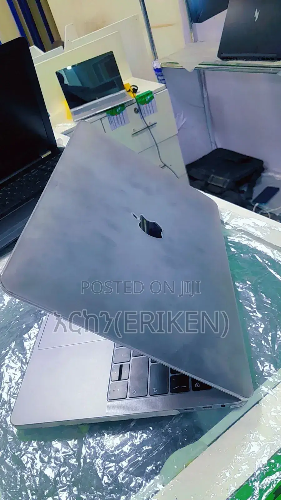 New Laptop Apple MacBook Pro 2018 8GB Intel Core I5 SSD 256GB