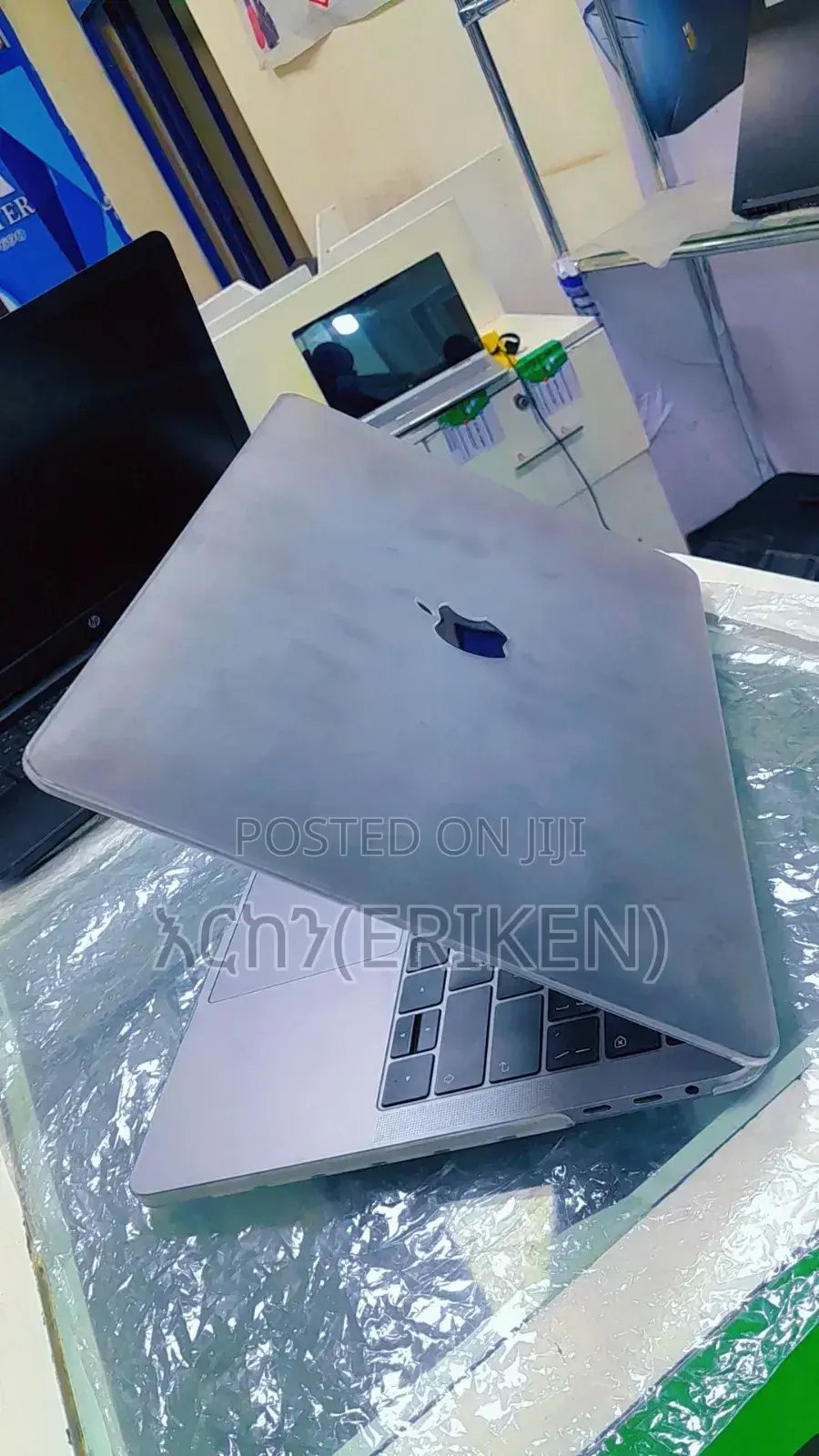 New Laptop Apple MacBook Pro 2018 8GB Intel Core I5 SSD 256GB