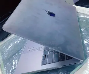 New Laptop Apple MacBook Pro 2018 8GB Intel Core i5 SSD 256GB