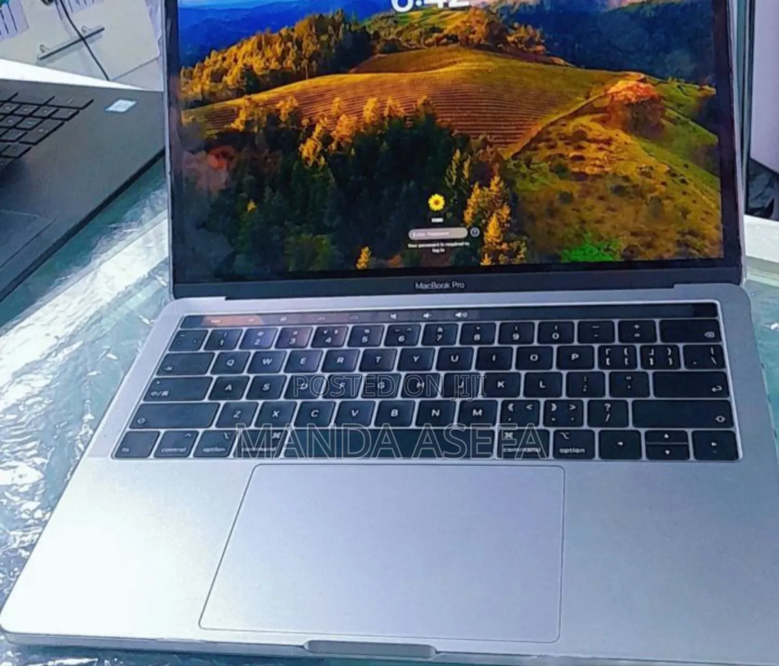 New Laptop Apple MacBook Pro 2018 8GB Intel Core i5 SSD 256GB