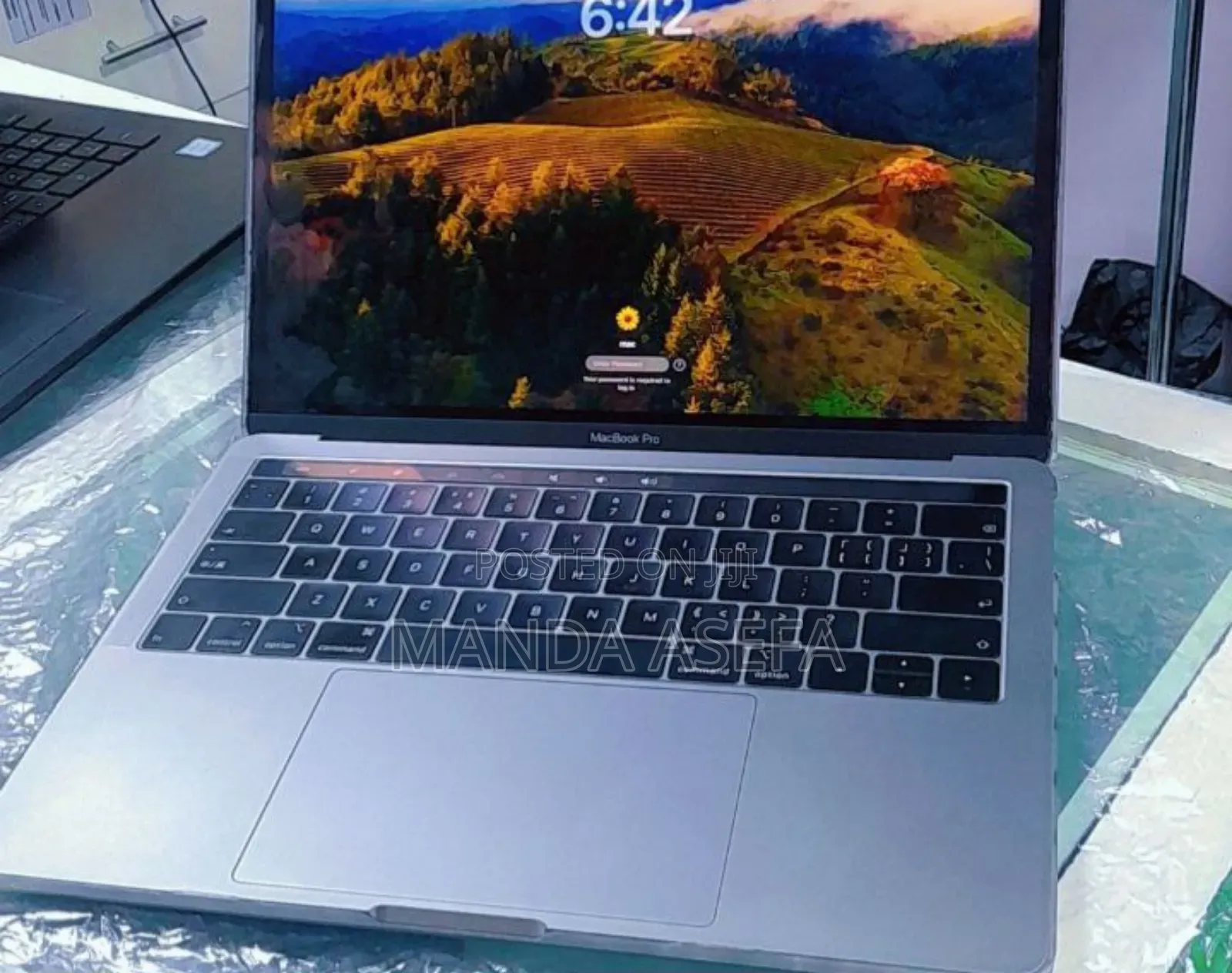 New Laptop Apple MacBook Pro 2018 8GB Intel Core i5 SSD 256GB