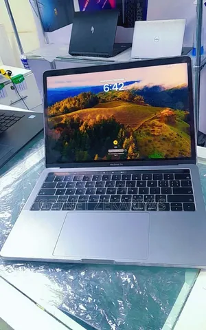 New Laptop Apple MacBook Pro 2018 8GB Intel Core I5 SSD 256GB