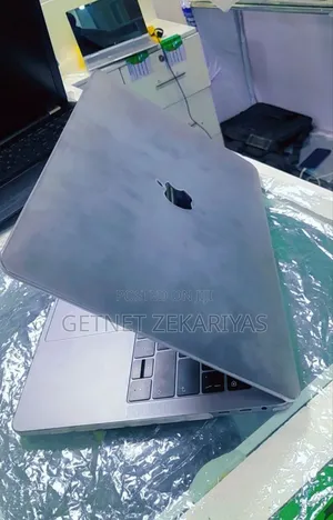 New Laptop Apple MacBook Pro 2018 8GB Intel Core I5 SSD 256GB