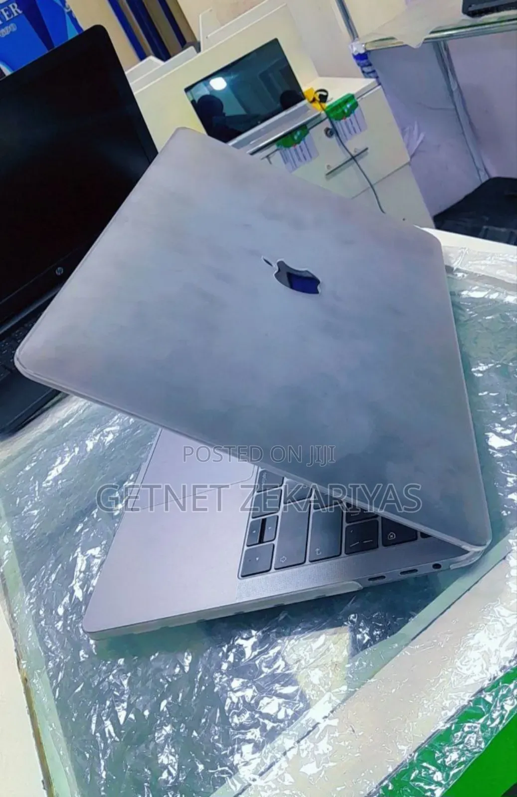 New Laptop Apple MacBook Pro 2018 8GB Intel Core I5 SSD 256GB