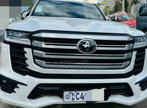 Photo - Toyota Land Cruiser 2023 White