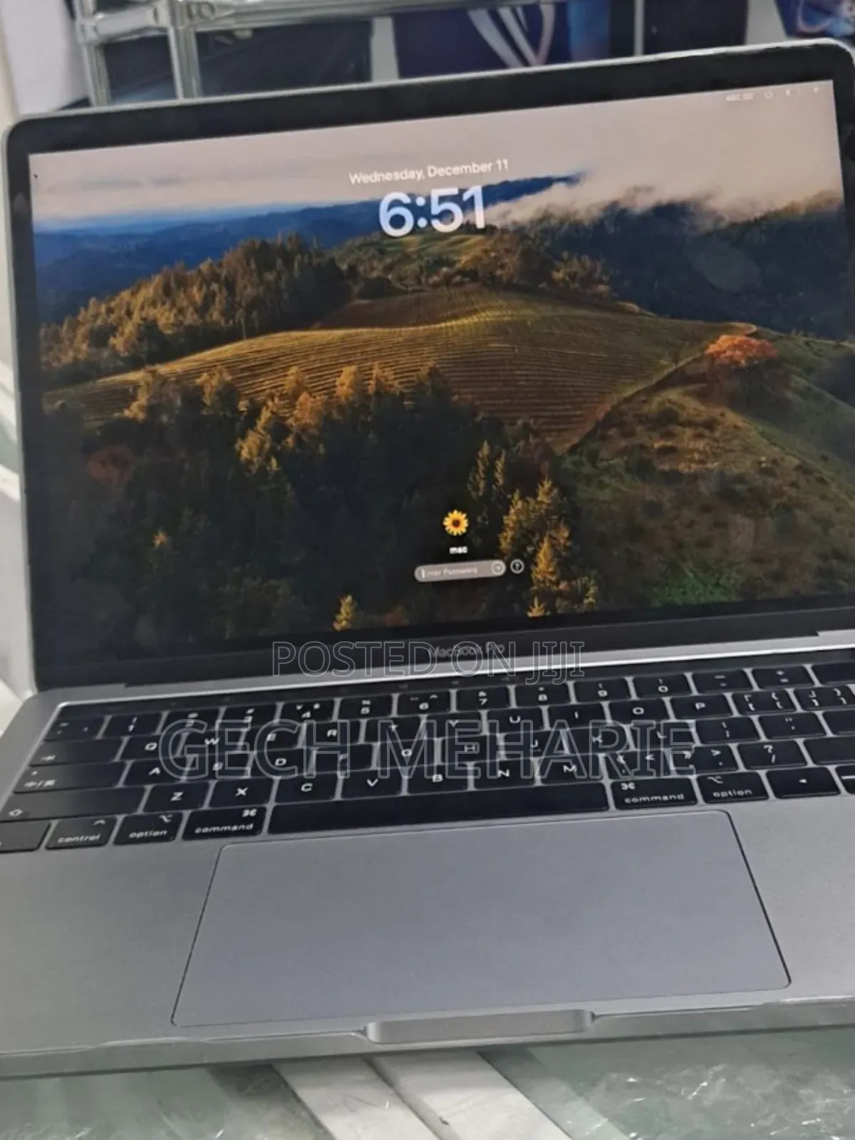 New Laptop Apple MacBook Pro 2018 8GB Intel Core i5 SSD 256GB