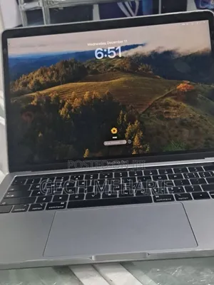 New Laptop Apple MacBook Pro 2018 8GB Intel Core i5 SSD 256GB