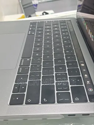New Laptop Apple MacBook Pro 2018 8GB Intel Core i5 SSD 256GB