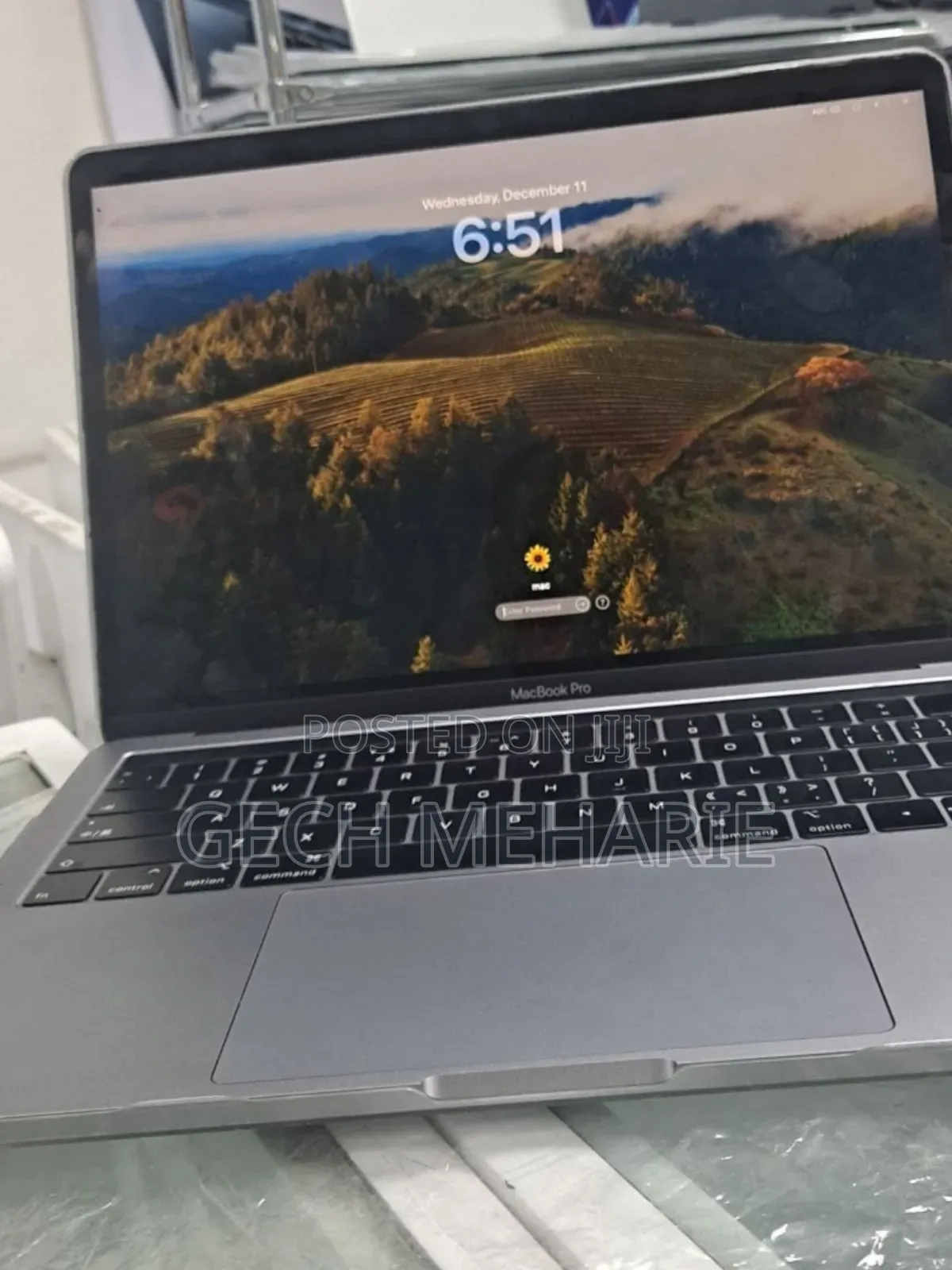 New Laptop Apple MacBook Pro 2018 8GB Intel Core i5 SSD 256GB