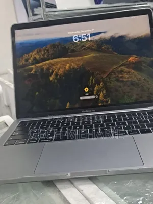 New Laptop Apple MacBook Pro 2018 8GB Intel Core i5 SSD 256GB